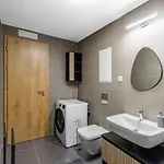Fabulous With Terrace & Free Parking Apartman *