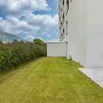 Apartment Fabulous With Terrace & Free Parking