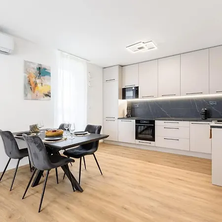 Fabulous With Terrace & Free Parking *