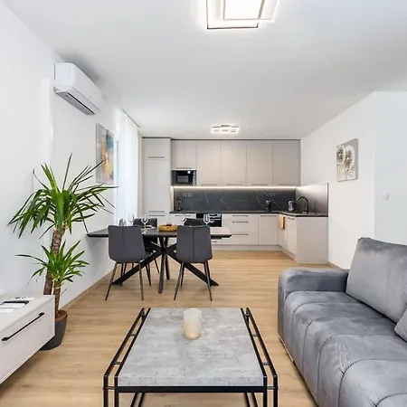 Fabulous With Garden Terrace *