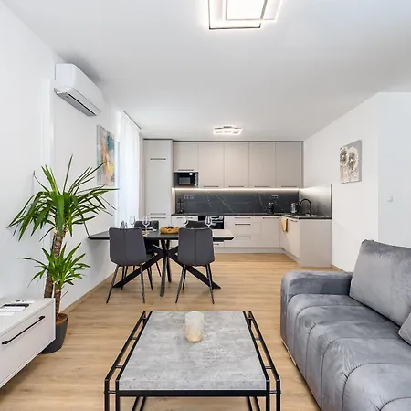 Fabulous With Terrace & Free Parking Apartmán *