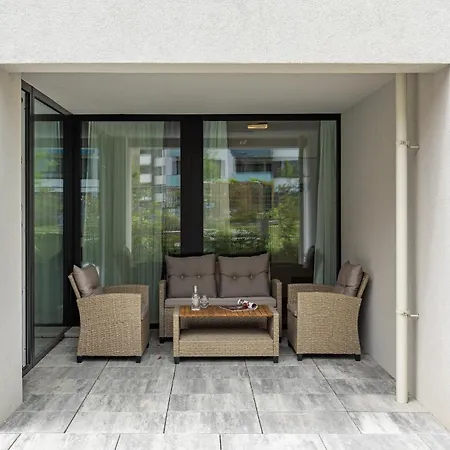 Fabulous With Terrace & Free Parking Apartment *
