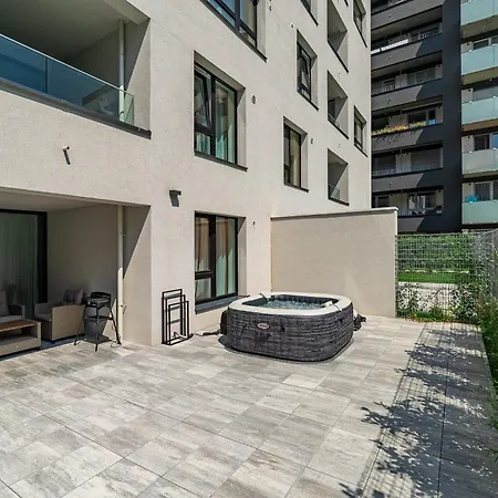 Fabulous With Terrace & Free Parking براتسيلافا