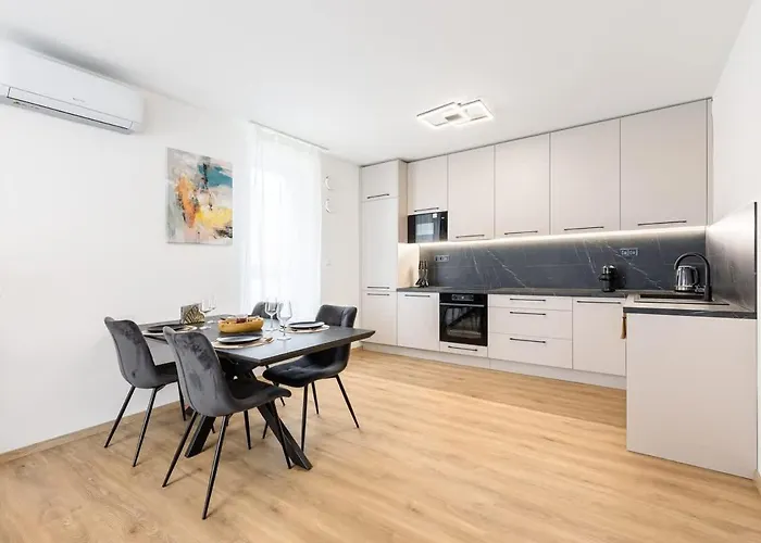 Fabulous Apartment With Terrace & Free Parking *