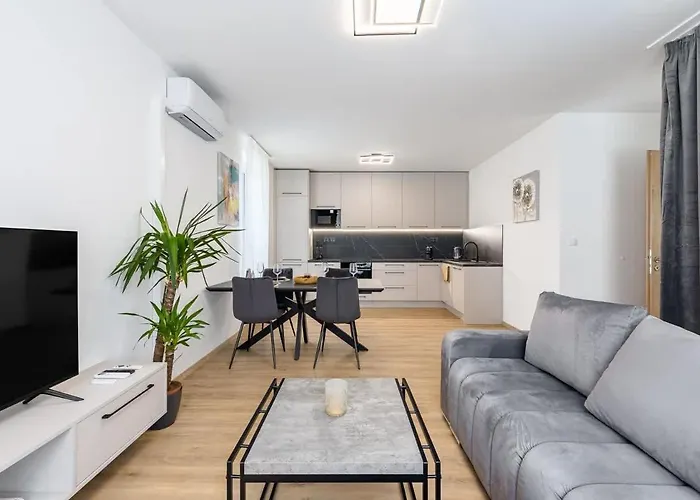 Fabulous Apartment With Terrace & Free Parking *