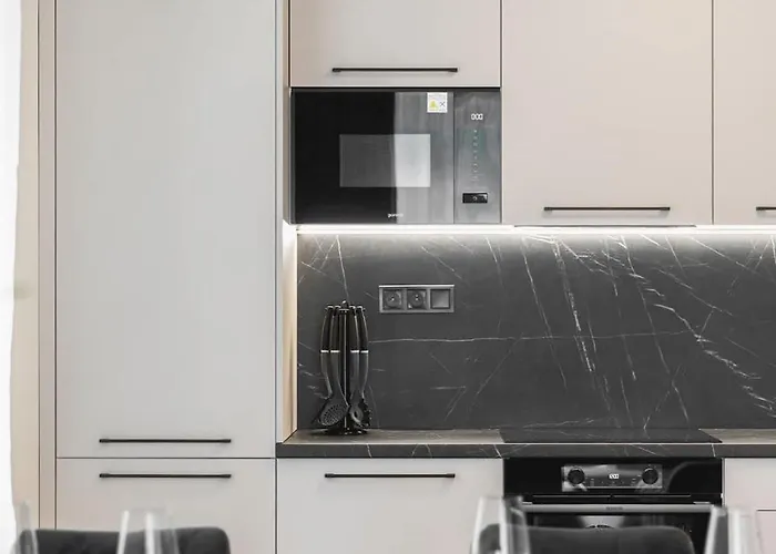 Apartment Fabulous With Terrace & Free Parking