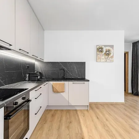 Fabulous With Garden Terrace Apartment *