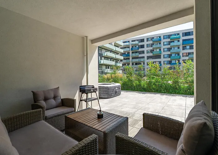 Fabulous Apartment With Terrace & Free Parking *