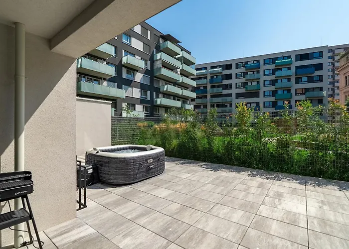 Fabulous Apartment With Terrace & Free Parking Appartement