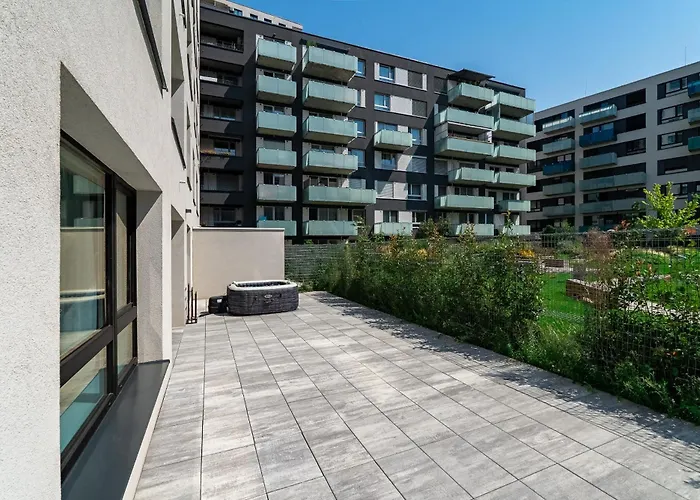 Fabulous Apartment With Terrace & Free Parking